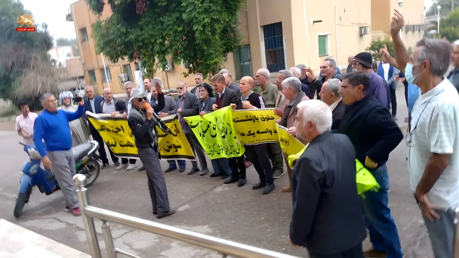 جمع اعتراضی بازنشستگان تأمین اجتماعی شوش در ۱۹ بهمن؛ فریاد علیه فقر، گرانی و دستمزدهای ناچیز